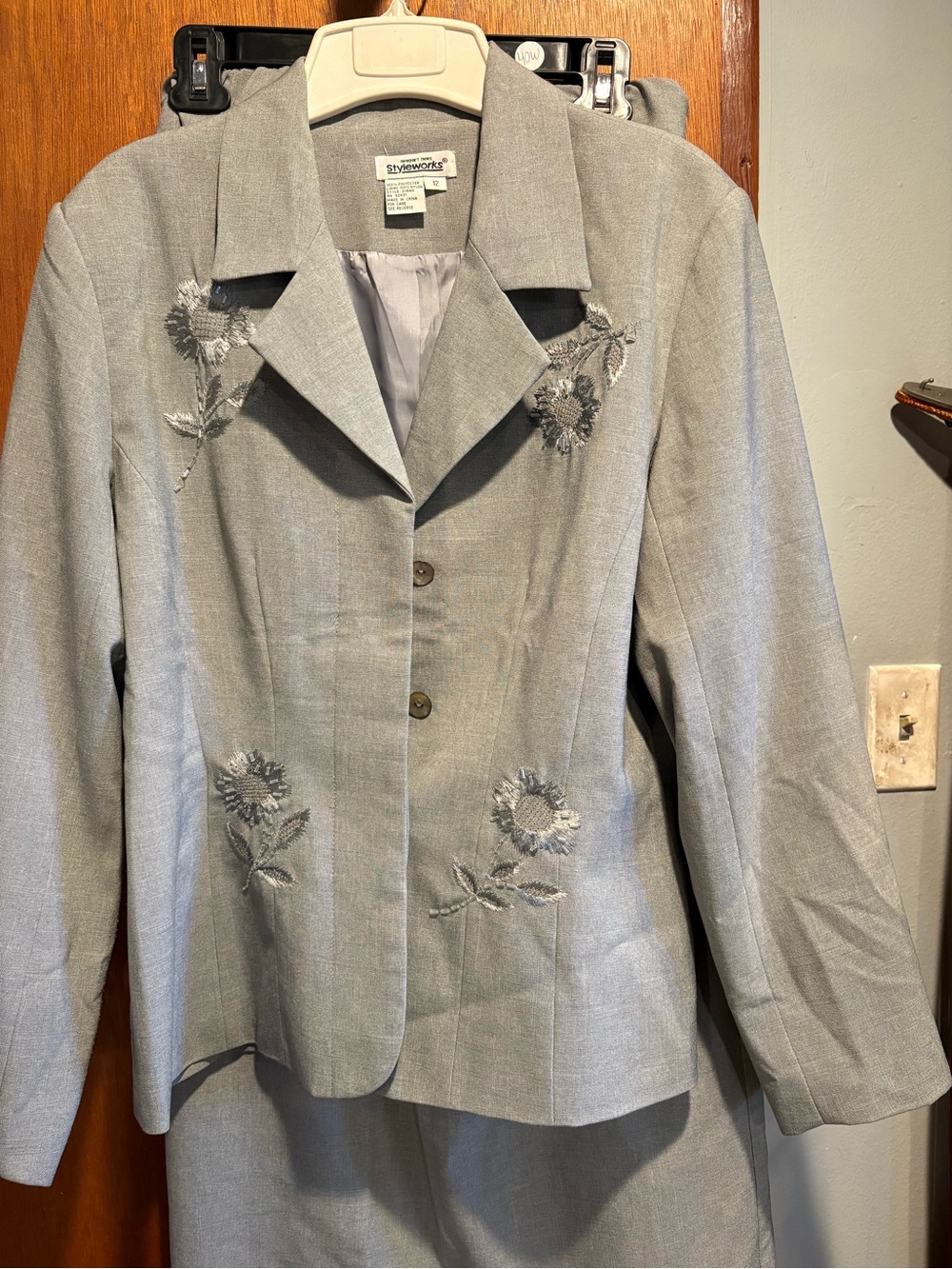 Newport News Light Gray Embroidered Women's Blazer